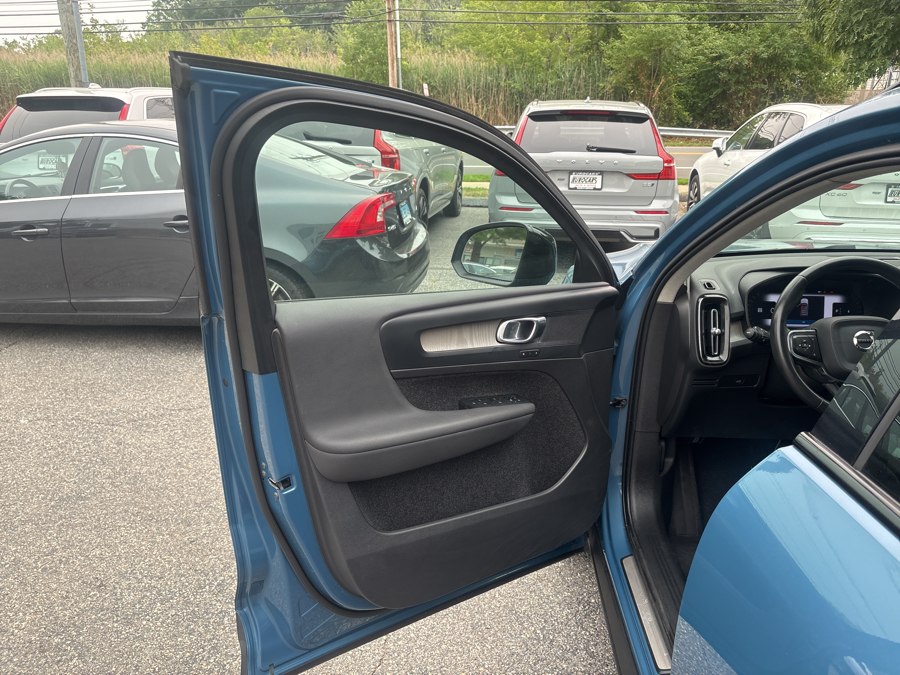 2023 Volvo XC40 Plus - Photo 16