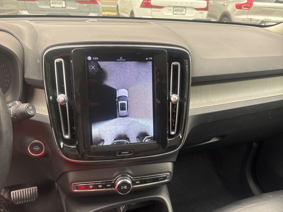 2023 Volvo XC40 Plus - Photo 19
