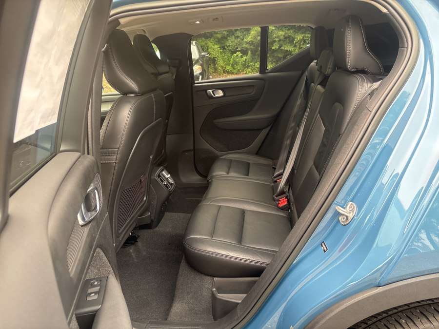 2023 Volvo XC40 Plus - Photo 7
