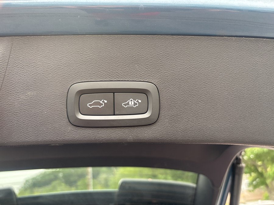 2023 Volvo XC40 Plus - Photo 10