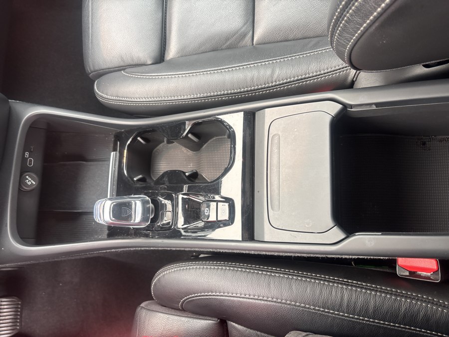 2023 Volvo XC40 Plus - Photo 21