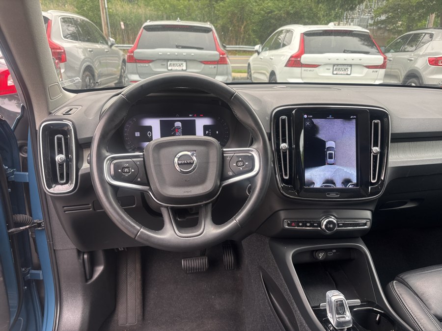 2023 Volvo XC40 Plus - Photo 17