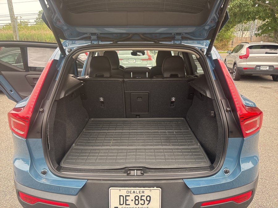 2023 Volvo XC40 Plus - Photo 8