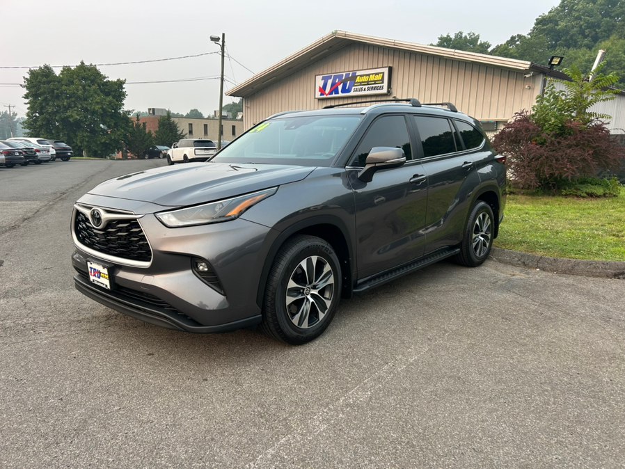 Magnetic Gray Metallic 2024 Toyota Highlander SUV / Crossover All-Wheel Drive Automatic