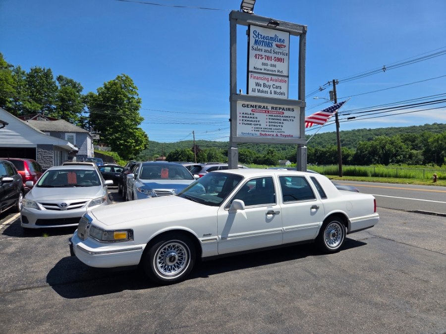 Used 1997 Lincoln Town Car in Naugatuck, Connecticut | Streamline Motors LLC. Naugatuck, Connecticut