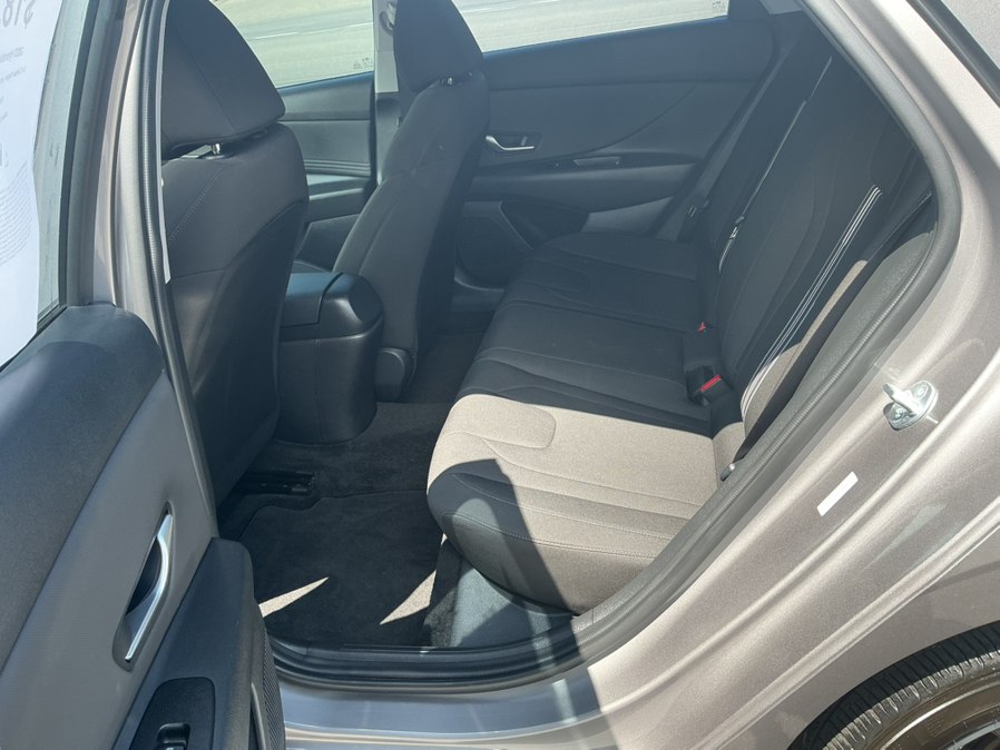 2023 Hyundai Elantra SEL - Photo 7