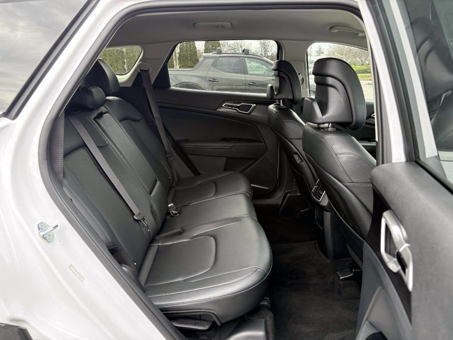 2025 Kia Sportage EX - Photo 4