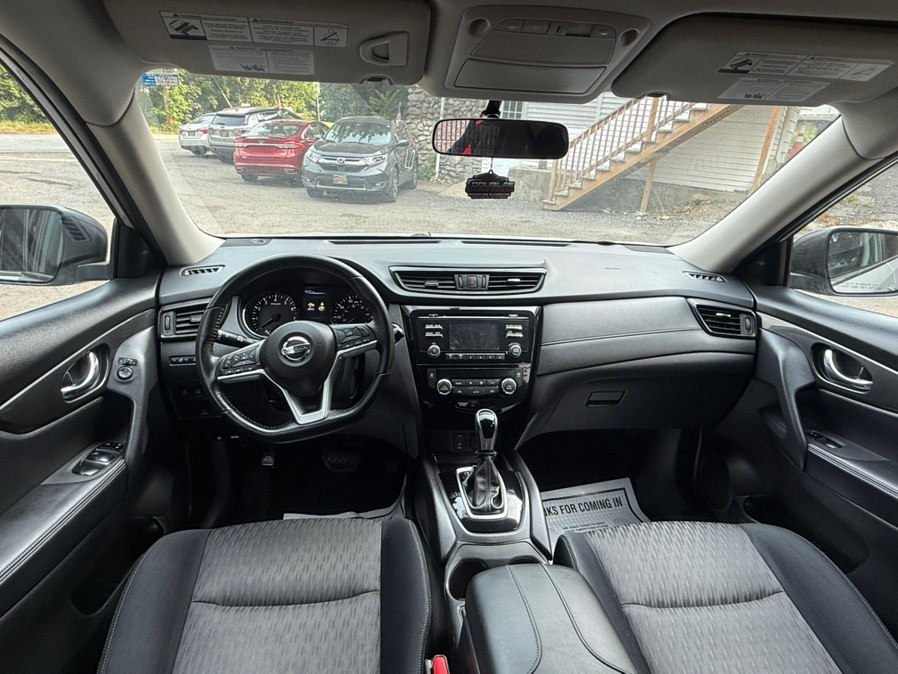 2017 Nissan Rogue SV - Photo 11