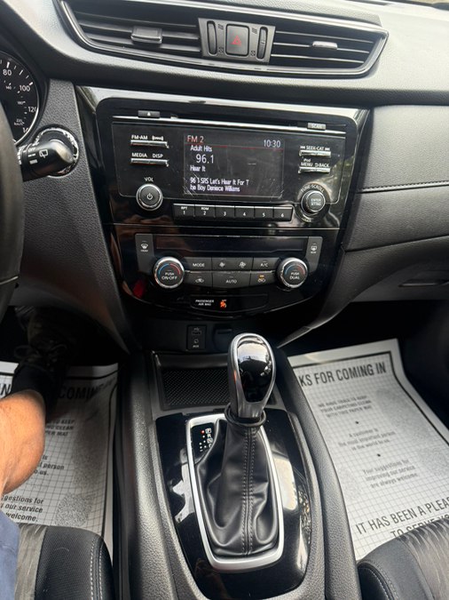 2017 Nissan Rogue SV - Photo 10