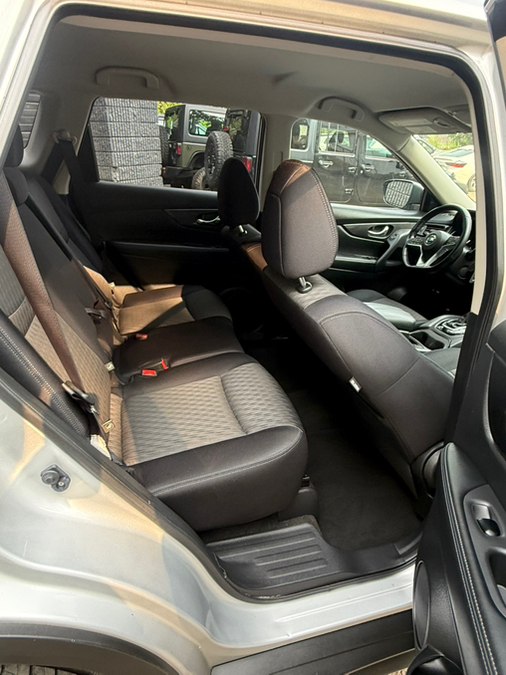 2017 Nissan Rogue SV - Photo 21