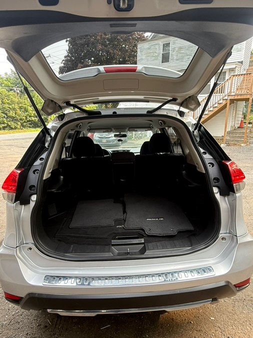 2017 Nissan Rogue SV - Photo 22