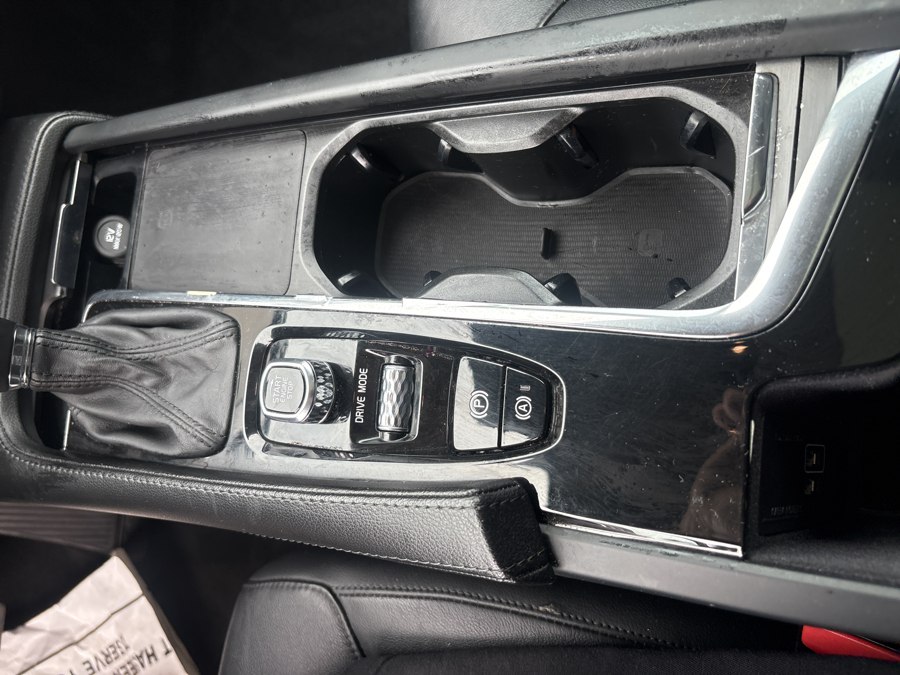 2021 Volvo XC90 Momentum - Photo 18