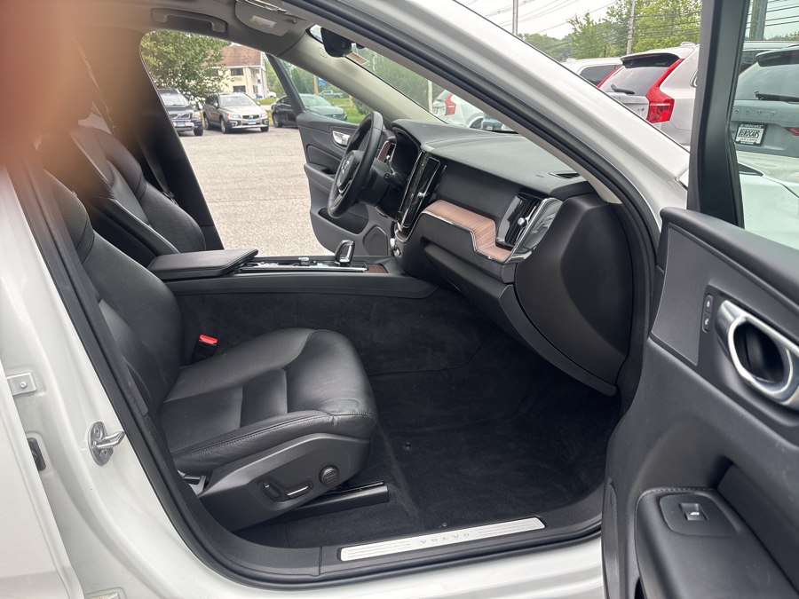 2023 Volvo XC60 Plus - Photo 16
