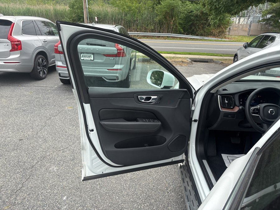 2023 Volvo XC60 Plus - Photo 18
