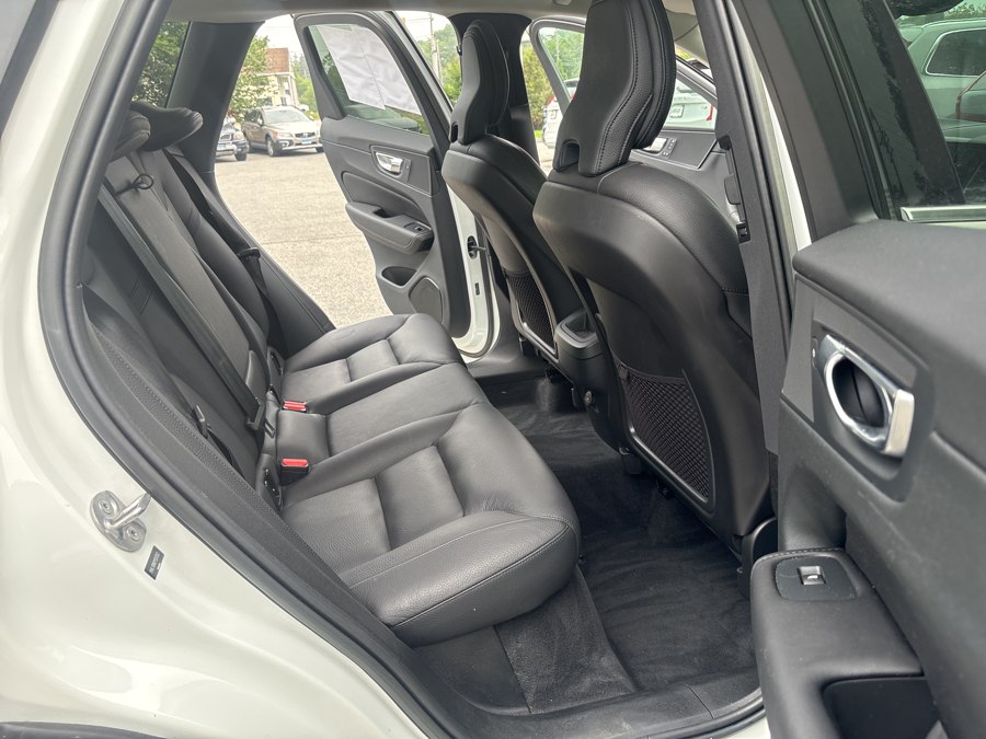 2023 Volvo XC60 Plus - Photo 13