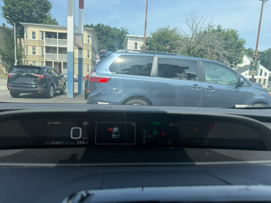 2018 Toyota Prius Four - Photo 17