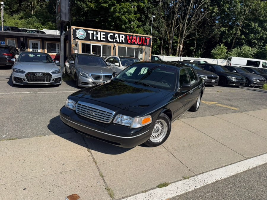 2001 Ford Crown Victoria 4dr Sdn LX