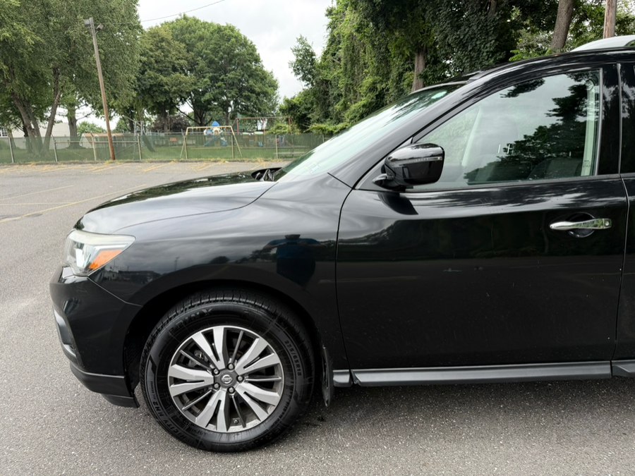 2017 Nissan Pathfinder 4x4 SL - 11