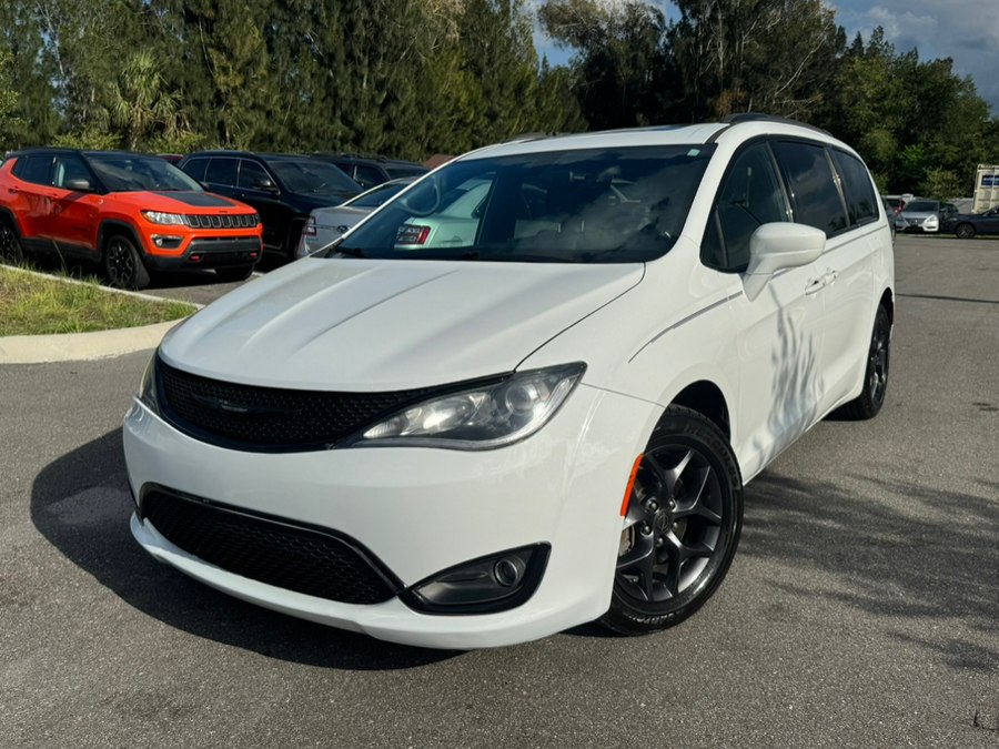 Used 2020 Chrysler Pacifica in Orlando, Florida | Mickeys Driver Mart. Orlando, Florida
