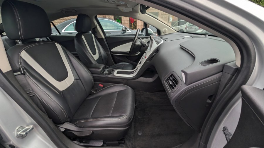 2012 Chevrolet Volt Base - Photo 23