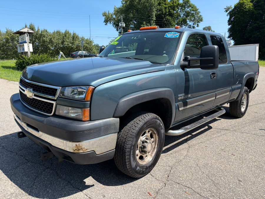 2006 Chevrolet Silverado 2500HD Ext Cab 143.5" WB 4WD LT1, available for sale in New Milford, Connecticut | Faustos Auto Body and Repairs LLC. New Milford, Connecticut