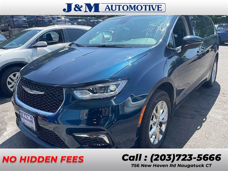 Used 2023 Chrysler Pacifica in Naugatuck, Connecticut | J&M Automotive Sls&Svc LLC. Naugatuck, Connecticut