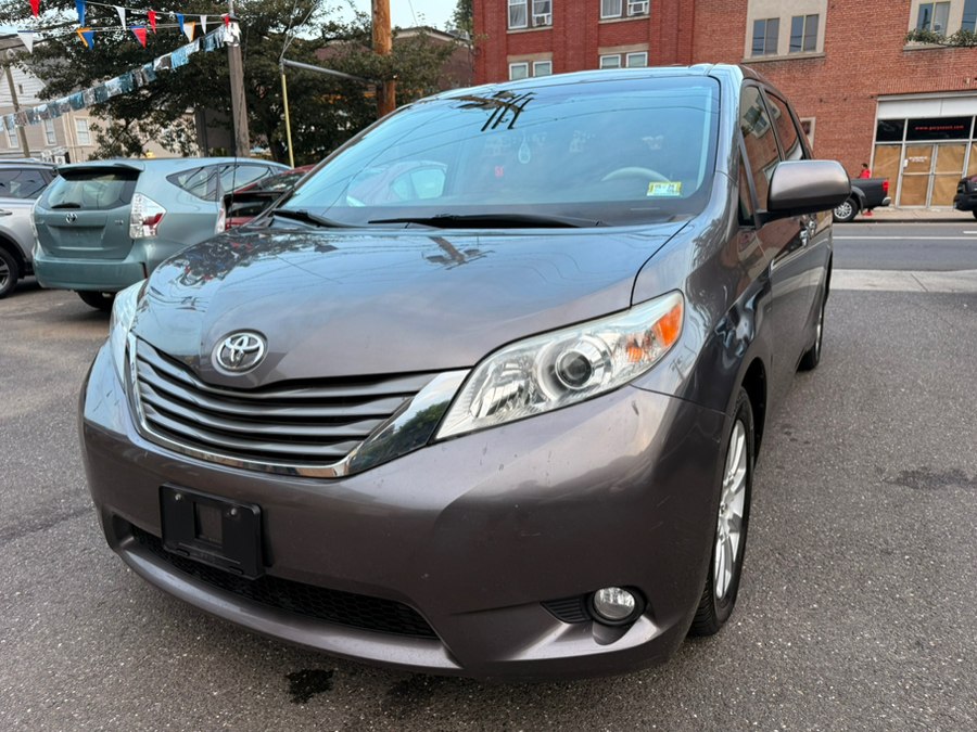Used 2013 Toyota Sienna in Shelton, Connecticut | Center Motorsports LLC. Shelton, Connecticut