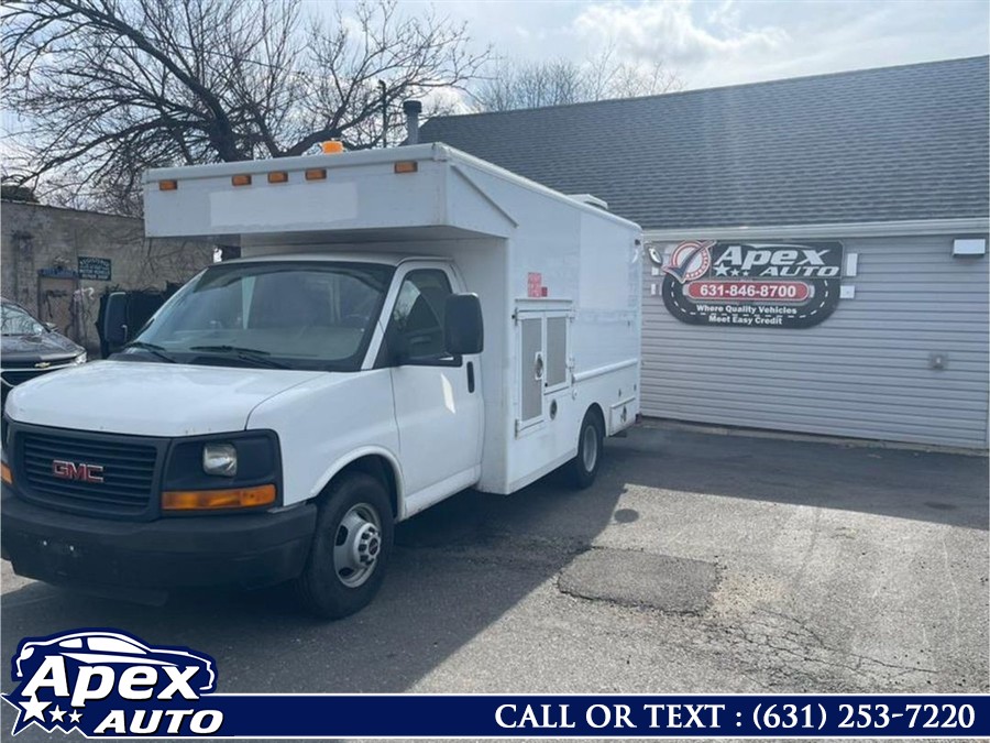 Used 2009 GMC Savana Cutaway in Selden, New York | Apex Auto. Selden, New York
