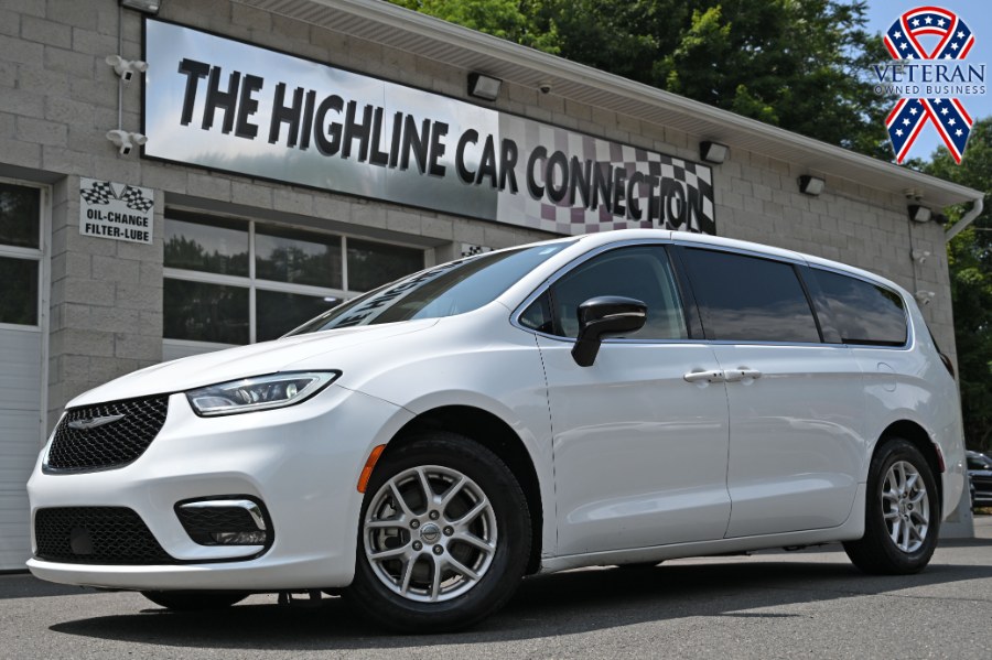 Used 2024 Chrysler Pacifica in Waterbury, Connecticut | Highline Car Connection. Waterbury, Connecticut