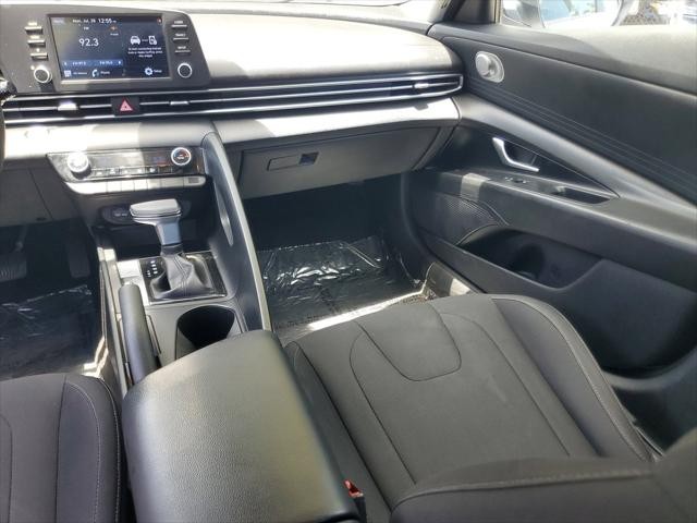 2021 Hyundai Elantra SEL - Photo 12