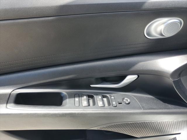 2021 Hyundai Elantra SEL - Photo 17