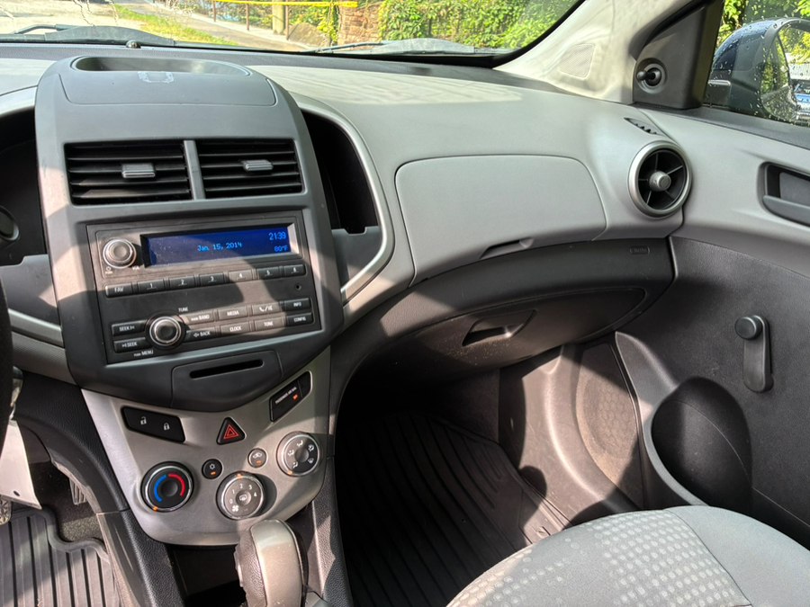 2015 Chevrolet Sonic LS - Photo 6