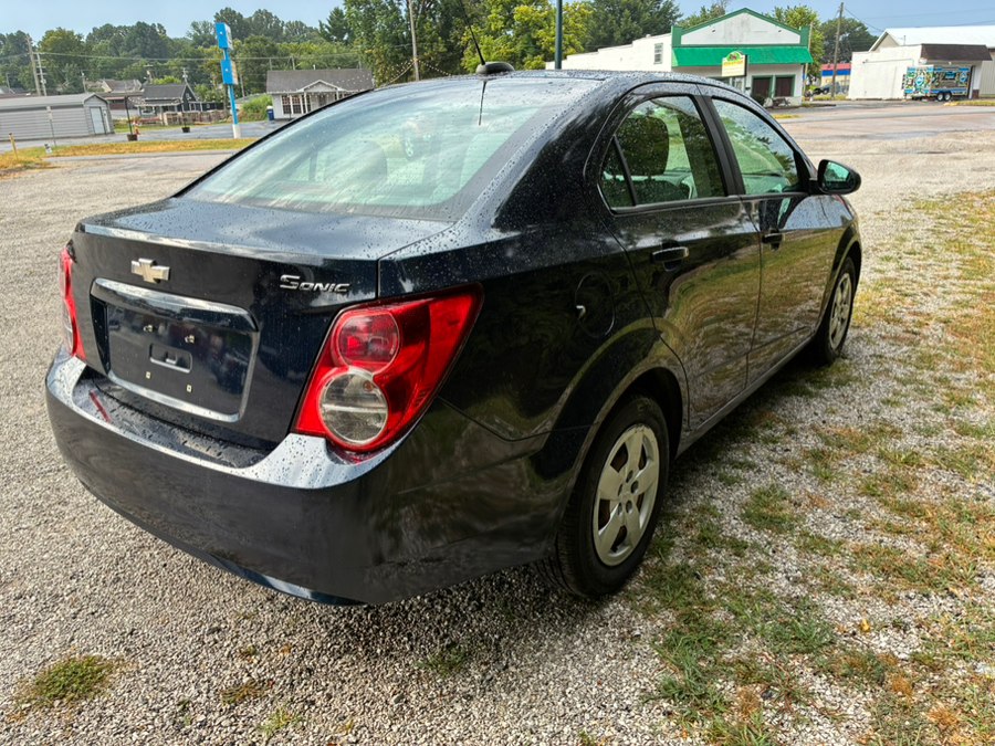 2015 Chevrolet Sonic LS - Photo 12