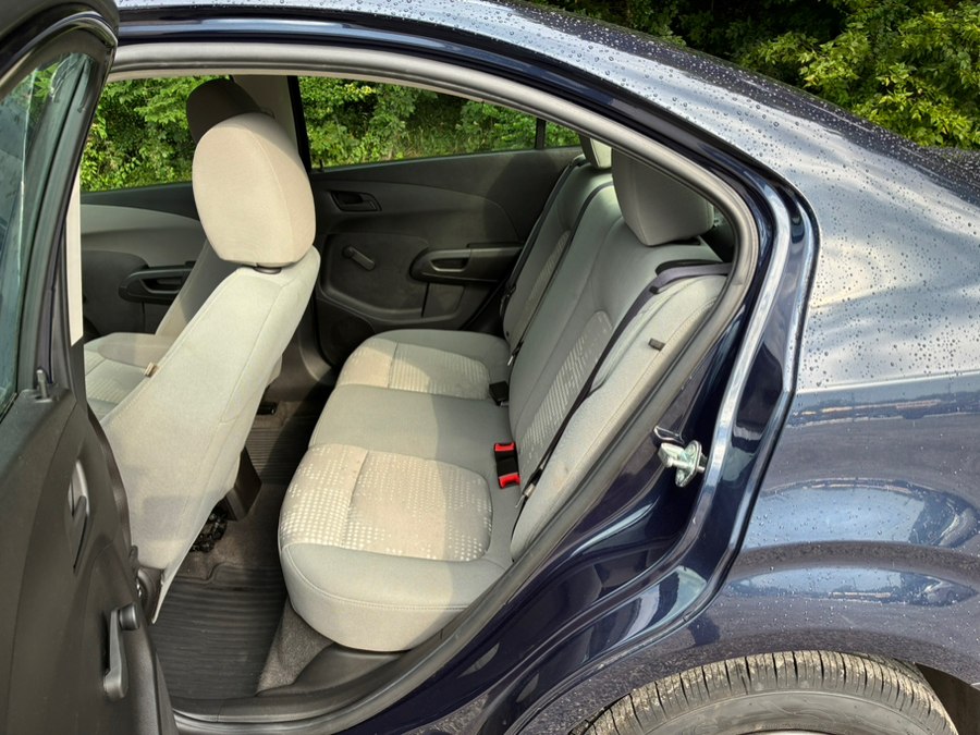 2015 Chevrolet Sonic LS - Photo 9