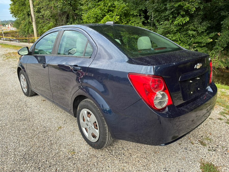 2015 Chevrolet Sonic LS - Photo 11