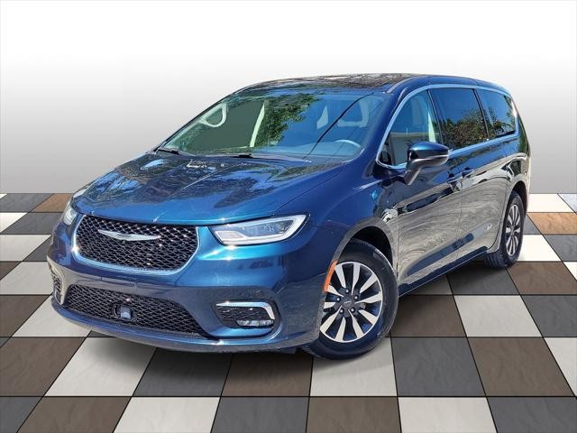 Used 2023 Chrysler Pacifica in Fort Lauderdale, Florida | CarLux Fort Lauderdale. Fort Lauderdale, Florida