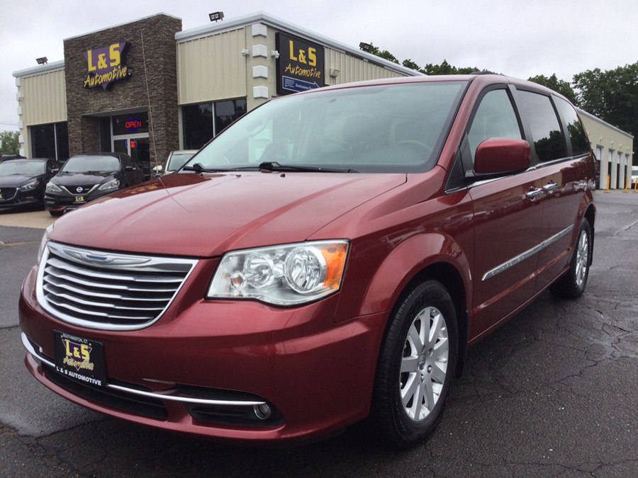 Used 2015 Chrysler Town & Country in Plantsville, Connecticut | L&S Automotive LLC. Plantsville, Connecticut