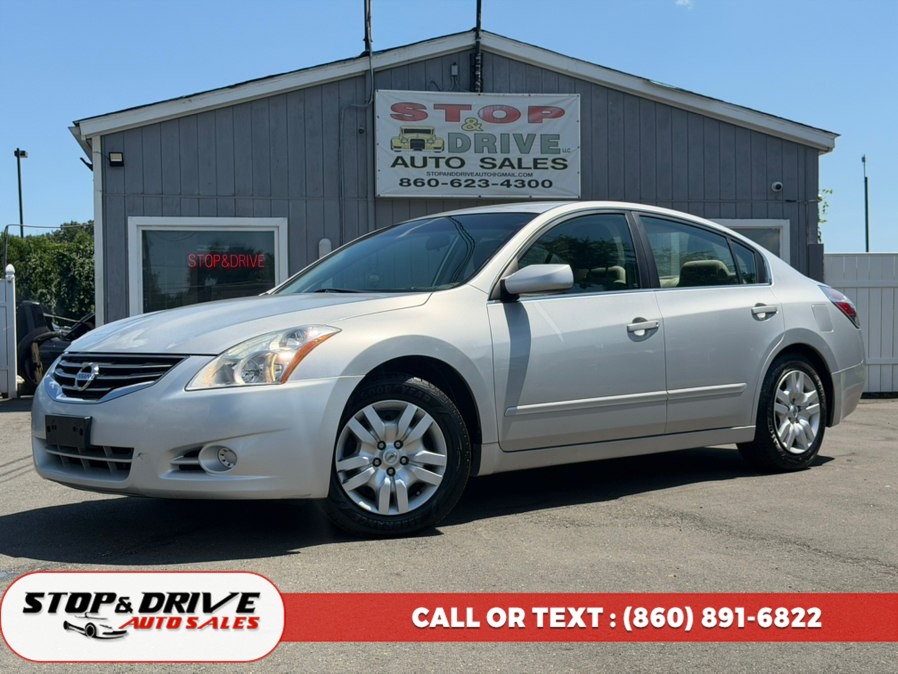Used 2010 Nissan Altima in East Windsor, Connecticut | Stop & Drive Auto Sales. East Windsor, Connecticut