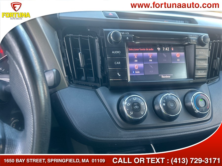 2017 Toyota RAV4 LE - Photo 12
