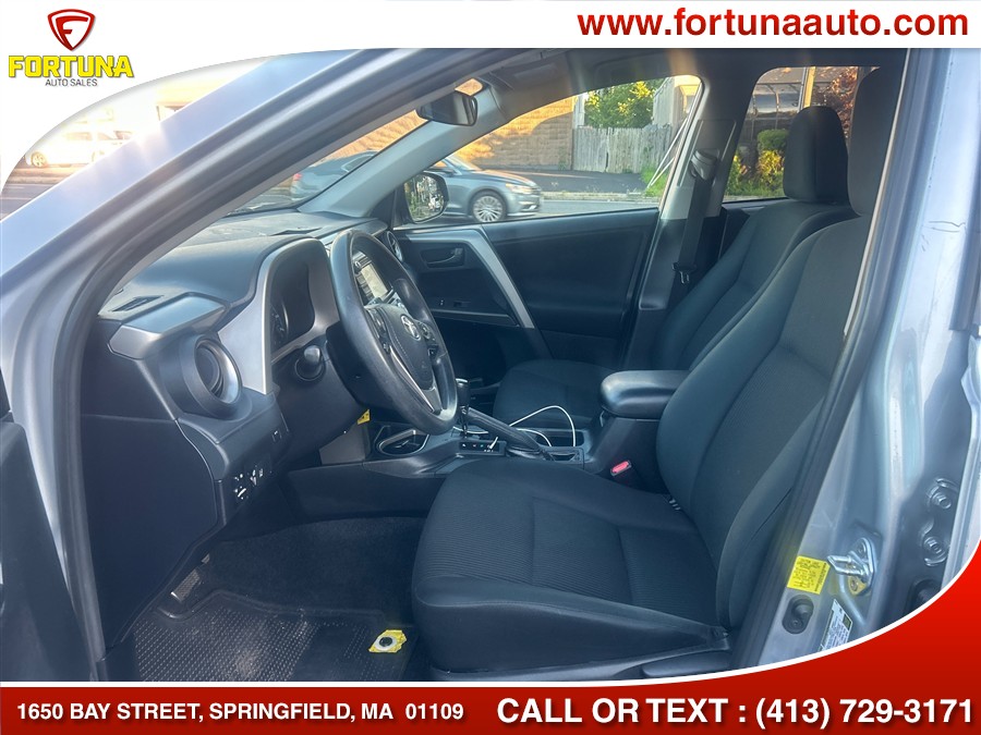 2017 Toyota RAV4 LE - Photo 8