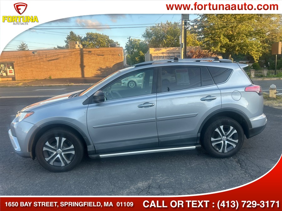 2017 Toyota RAV4 LE - Photo 7