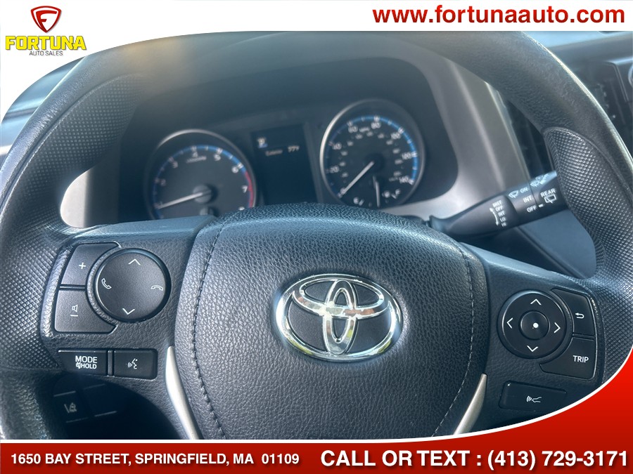 2017 Toyota RAV4 LE - Photo 15