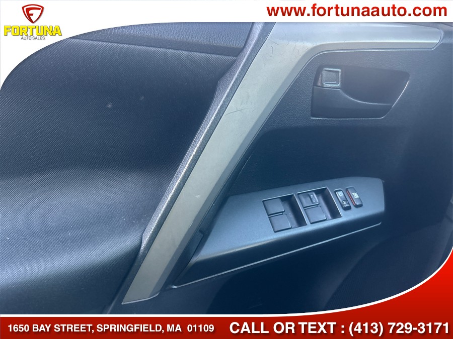 2017 Toyota RAV4 LE - Photo 17