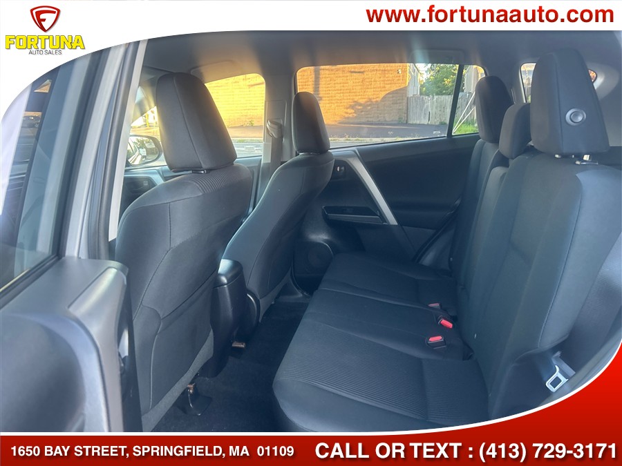 2017 Toyota RAV4 LE - Photo 9