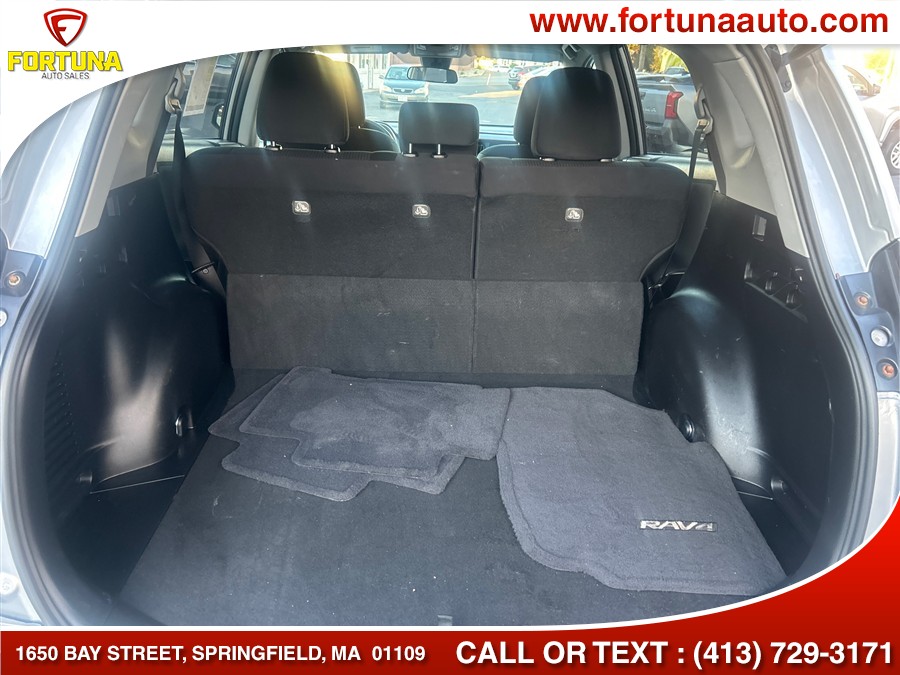 2017 Toyota RAV4 LE - Photo 10