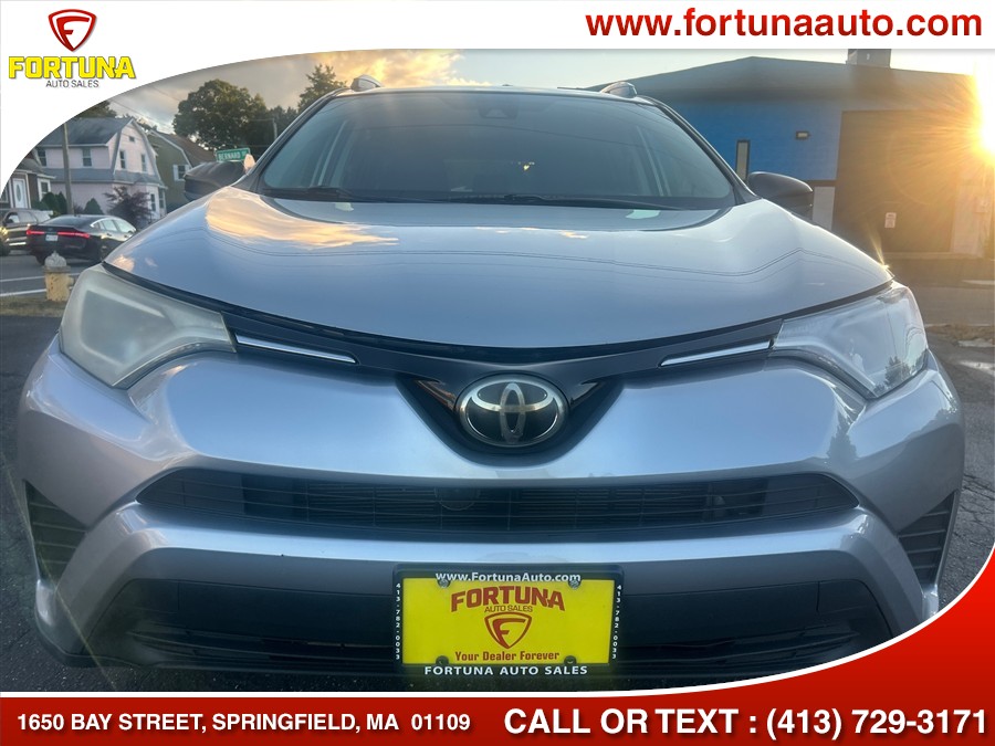 2017 Toyota RAV4 LE - Photo 19