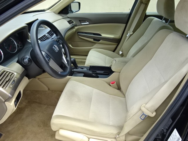 2010 Honda Accord LX - Photo 15