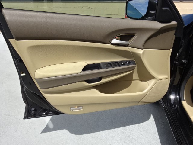 2010 Honda Accord LX - Photo 35