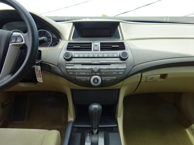 2010 Honda Accord LX - Photo 23