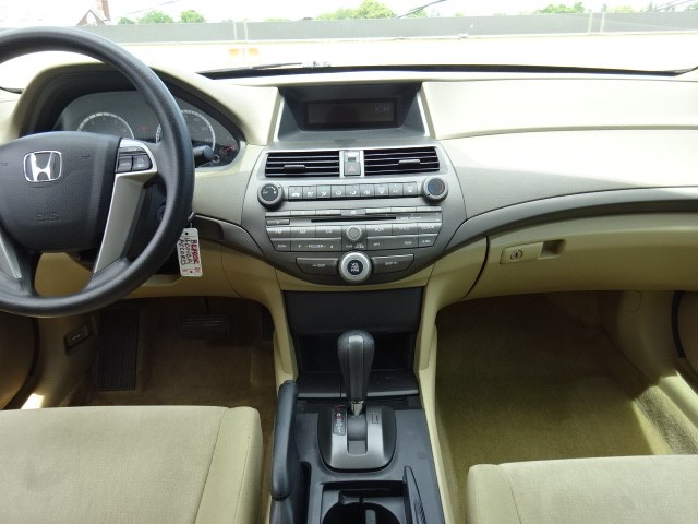 2010 Honda Accord LX - Photo 31